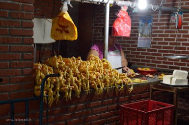 F2016___08737 Marché de la Guardia, volailler