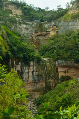 F2016___08778 Deux cascades superposées du Jardin des Délices