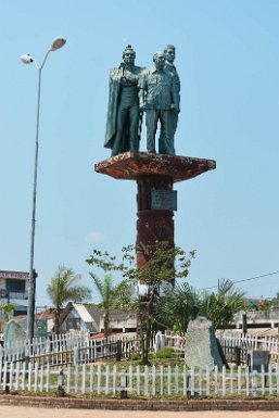 F2016___15727 San Ramon, statues des trois présidents