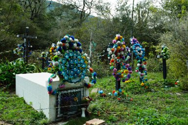 F2016___08874 Près de Samaipata (125km à l'ouest de Santa Cruz), cimetière