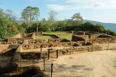 F2016___08940 Samaipata, El Fuerte: ensemble d'habitations incas (1470-1490) construites sur les ruines de maisons du 5e siècle avant notre ère (Mojocoyas et Chanés).