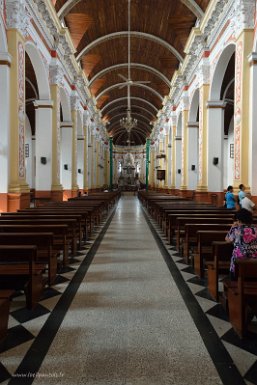 F2016__16510 Santa Cruz, Catedral Metropolitana Basílica de San Lorenzo, nef centrale.
