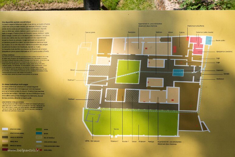 20210723__00159-60 Bibracte: la grande maison, construite par un riche gaulois peu de temps avant l'abandon du site au tout début de notre ère. la maison fait environ 3600m2 et...