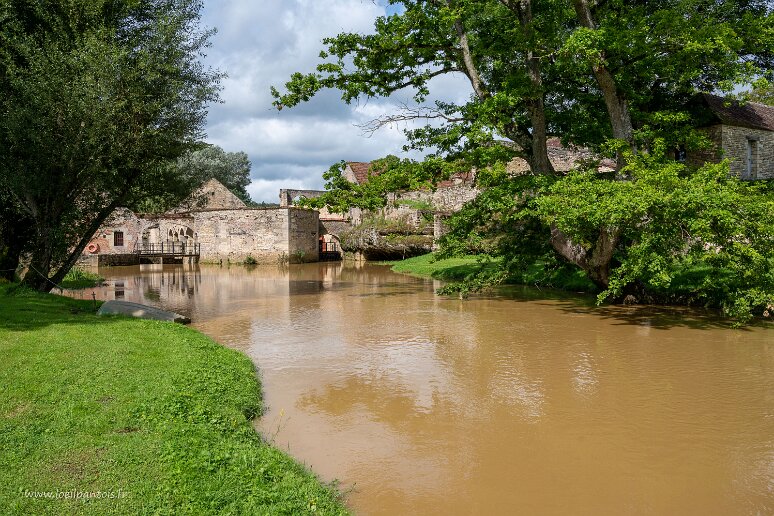 20210725__00152-25 Grande forge de Buffon: vue générale sur le bief et les ateliers