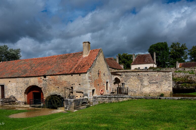 20210725__00152-27 Grande forge de Buffon: vue sur la fenderie (où l'on aplatit le fer à l'aide de laminoirs)