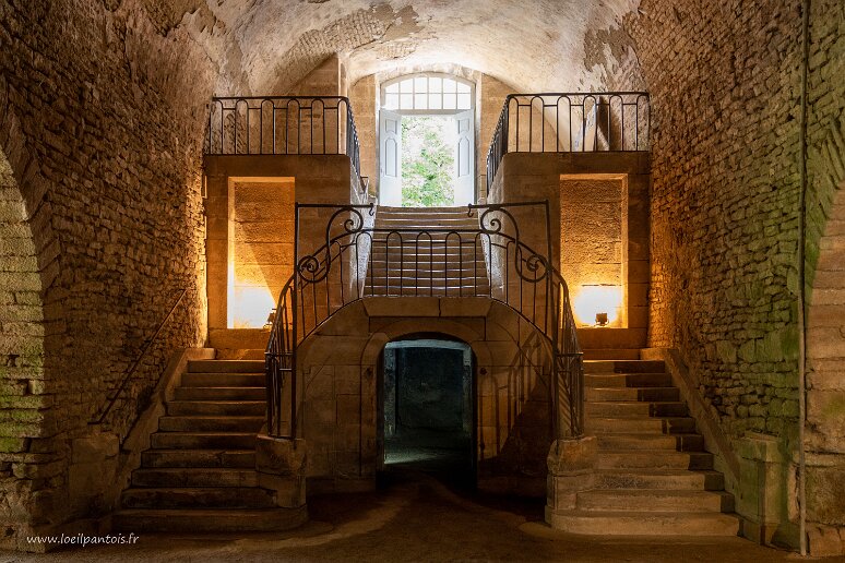 20210725__00152-36 Grande forge de Buffon: le grand escalier d'honneur de la halle de coulée, vu d'en bas