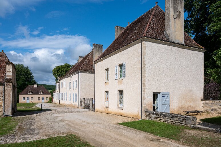 20210725__00152-7 Grande forge de Buffon: au premier plan, le pavillon de Buffon. Ensuite, maisons du régisseur et du maitre de forge
