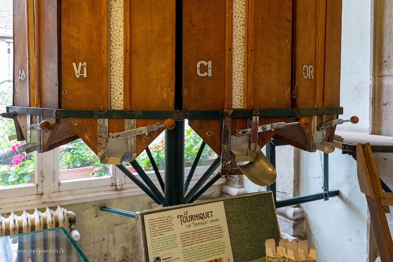20210725__00152-82 Anis de Flavigny: tourniquet permettant de mélanger plusieurs parfums dans le même étui. (1930 à 2013)