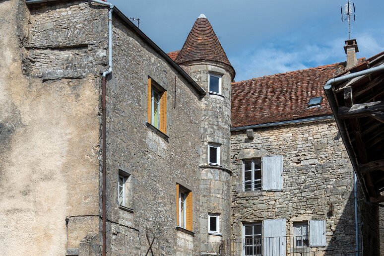 20210725__00152-92 Flavigny sur Ozeran: rue des anciennes halles