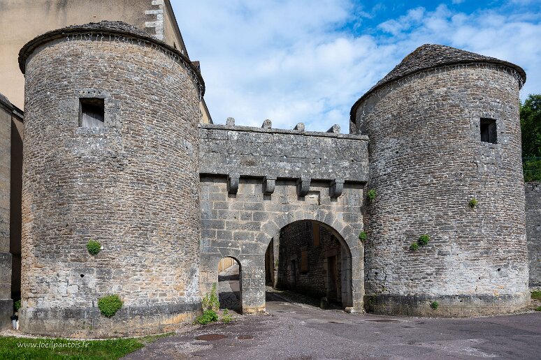 20210725__00152-94 Flavigny sur Ozerain: porte du Val (XIIIe s)