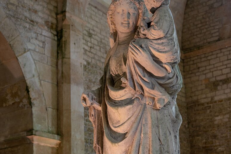 20210725__00152-57 Abbaye cistercienne de Fontenay: Vierge à l'Enfant, dite Vierge de Fontenay (XIIIe s)