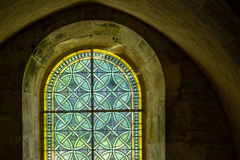 20210725__00152-65 Abbaye cistercienne de Fontenay: vitrail