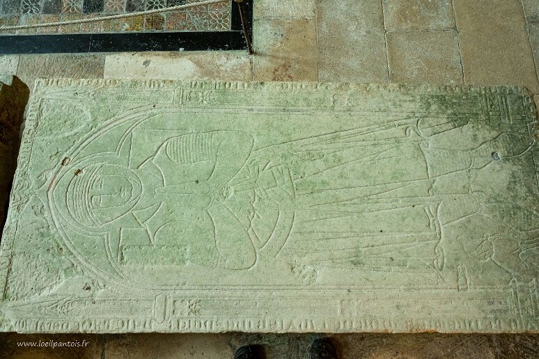 20210725__00152-72 Abbaye cistercienne de Fontenay:pierre tombale d'Eudes de Frolois (xxxx-1308)