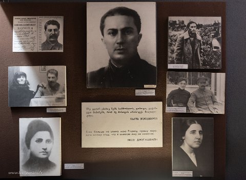 20220509__00221-31 Gori, musée Staline. Staline et sa famille: au centre son fils ainé Jacob. En haut à droite le même prisonnier des allemands. En dessous, son deuxième fils...