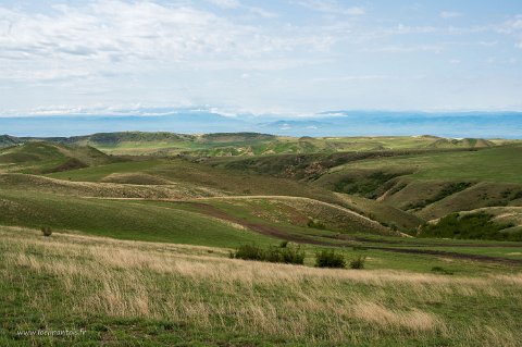 20220506__00078-9 Paysage sur la route de Tbilissi au monastère de David Garedja