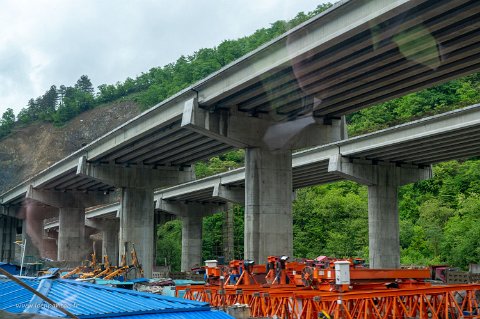 20220510__00087-13 Partie centrale de l'autoroute Tbilissi- Koutaissi en cours de construction par entreprises chinoises