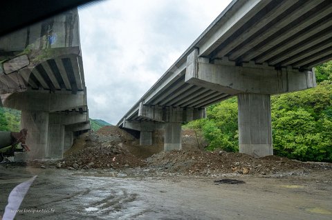 20220510__00087-16 Partie centrale de l'autoroute Tbilissi- Koutaissi en cours de construction par entreprises chinoises