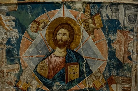 20220510__00087-34 Monastère d'Ubisa, église du IXe s, fresques byzantines du XIVe s, détail du plafond