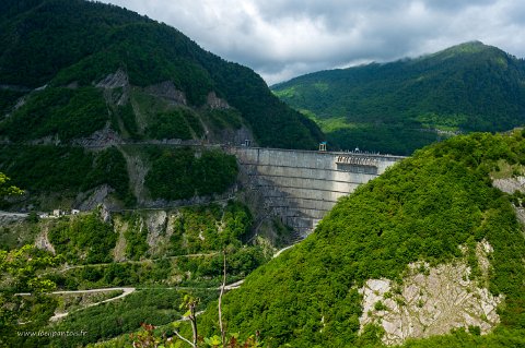 20220512__00228-8 Barrage d'Ingouri, mis en service en 1987. Le barrage se trouvce pour partie en Abkhazie, région dissidente, contrôlée par les russes, mais les 1375MW sont...
