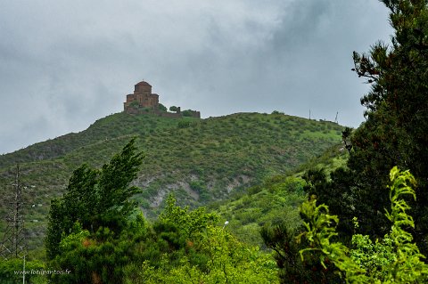 20220508__00176-20 Monastère de Jvari, construit au VIe s sur un monticule à 650m d'altitude, c'est un haut lieu de l'identité géorgienne. En 327 Ste Nino convertit au...