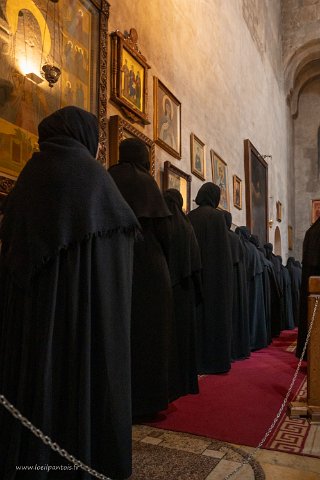 20220508__00176-25 Monastère de Samtavro, les nonnes du couvent pendant l'office