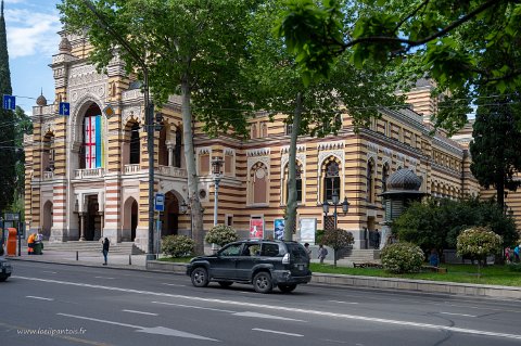 20220504__00143-108 Avenue Shota Rustavéli; opéra national construit en 1851 à l'initiative du prince russe Vorontsov par un architecte italien. Il fut reconstruit en 1896 suite à...
