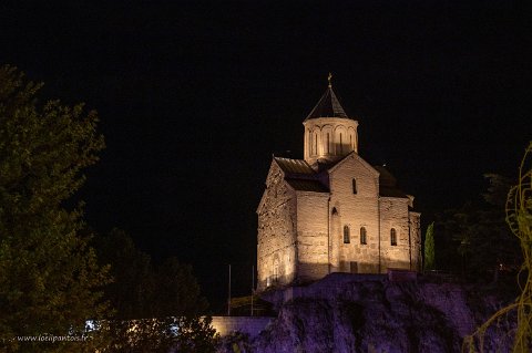 20220505__00042-4 Eglise de la dormition de la Vierge de Metekhi, église orthodoxe construite en 455 puis détruite et reconstruite plusieurs fois, elle fut transformée en théâtre...