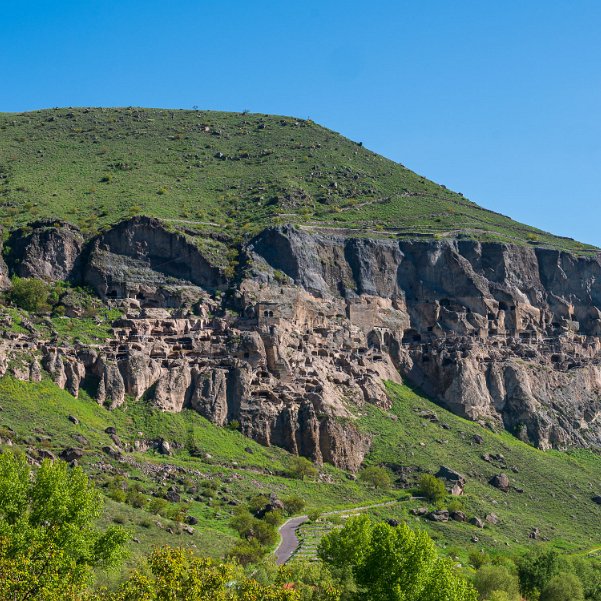 Vardzia C'est certainement la cité troglodyte la plus impressionnate de Géorgie, à 12 km de la frontière turque. Un site inscrit...