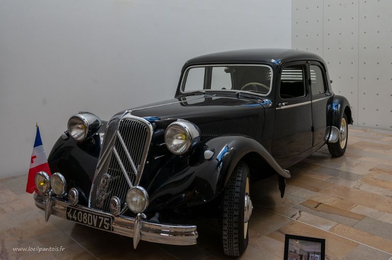 20210913__00390-21 Mémorial Charles de Gaulle,La citroen 15 Six H de 1954 dans laquelle, le 29 mai 1958 rejoint l'Elysée où le président Coty le charge de former le nouveau...