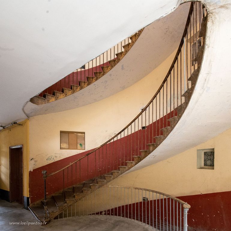 20210912__00390-47 Familistère de Guise: palais social: escaliers du bâtiment central