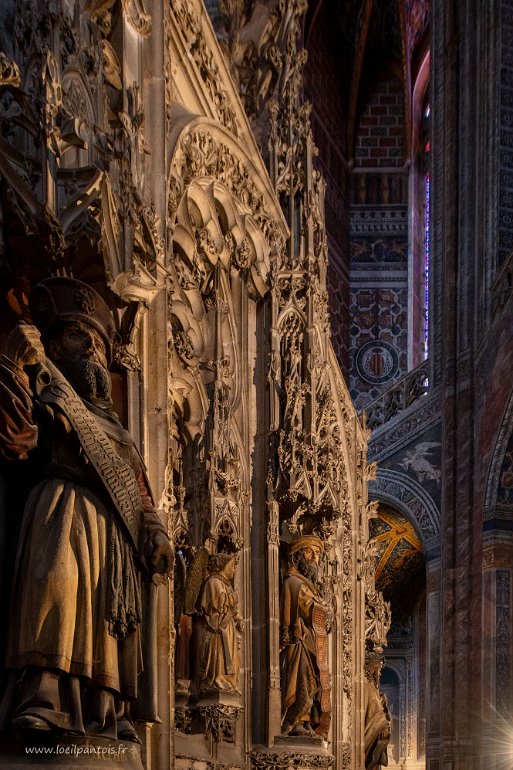 20200724__00267-34 Cathédrale Ste Cécile: le choeur (1474-1484):ici à gauche Zacharie (dos à Jean Baptiste), puis, après l'ange du rosaire, Siméon (le 1er à reconnaitre l'enfant...
