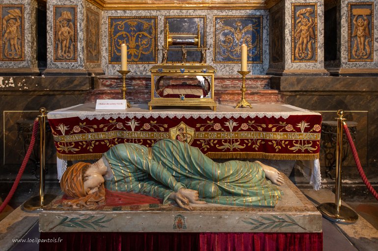 20200724__00267-37 Cathédrale Ste Cécile: statue de Ste Cécile (200-230), inspirée de celle exécutée par Stefano Maderno en 1599, lorsqu'on retrouva Ste Cécile intacte dans son...