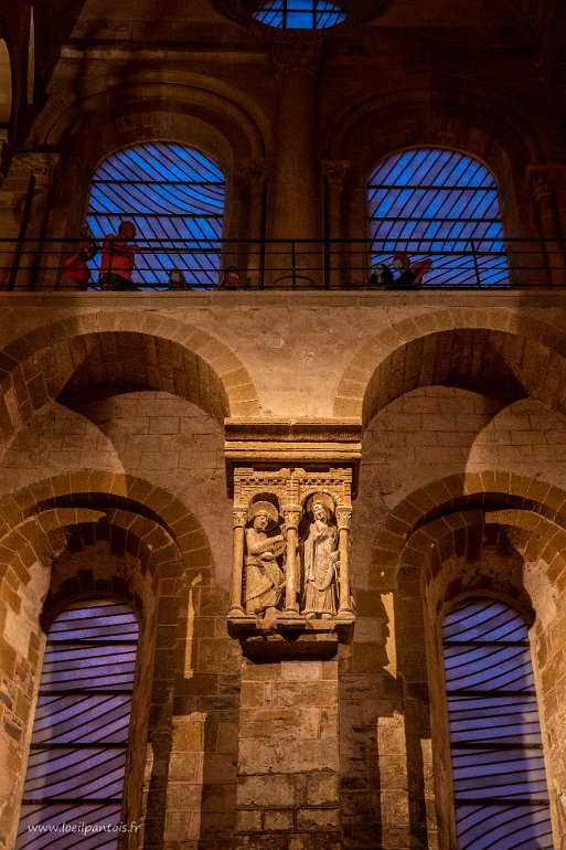 20200731__00447-135 Abbatiale Ste Foy: transept nord avec vitraux P. Soulages et le haut relief de l'Annonciation attribué au 