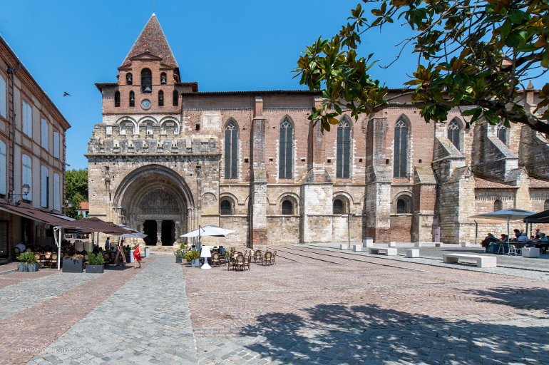 20200730__00447-35 Abbaye St Pierre de Moissac: fondée au VIIe s et rattachée en 1047 à Cluny. L'église actuelle date, pour l'essentiel du XIIe s