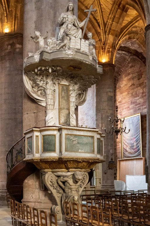 20200723__00267-42 Cathédrale Notre Dame de Rodez: chaire de la cathédrale soutenue par un atlante