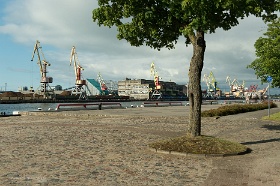 20180625__00328-168 Ventspils, le port, l'un des plus importants de Lettonie qui pâtit cependant des relations CEE-Russie.
