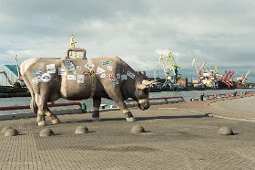 20180625__00328-170 Ventspils, La vache voyageuse, Pauls Spridzans, 2005. Suite de la Cow Parade 2002 et de son dixième anniversaire en 2012.