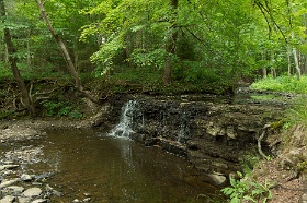 20180624__00328-29 Renda, chutes de la rivière Ivande. Dans un pays aussi plat, une chute de 2m est déjà une curiosité importante.