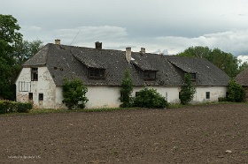 20180624__00328-7 Vers Kandava, maisons longues typiques de Courlande