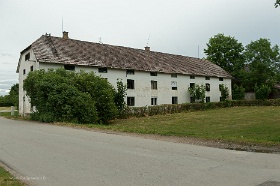 20180624__00328-8 Vers Kandava, maisons longues typiques de Courlande