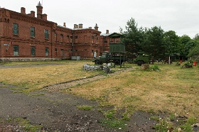 20180625__00328-26 Liepaja, Karosta, initialement construit vers 1900 comme élément du complexe hospitalier naval, ce bâtiment fut transformé en prison lors des émeutes de 1905 et...