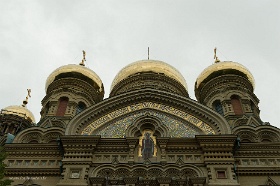 20180625__00328-62 Liepaja, Karosta, la Cathédrale maritime St Nicolas. Façade Nord avec l'icone de St Nicolas.