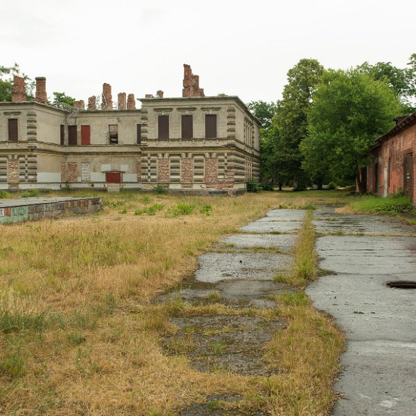 Liepaja-Karosta Faute de temps, nous n'avons pas visité Liepaja, mais Karosta, l'immense base navale créée par le Tsar Alexandre III à...