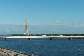 20180619__00257-4 Vue sur le pont Salu et la tour de la télévision