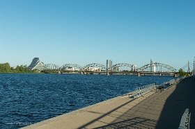 20180620__00257-3 Vue sur le pont Dzelscela, pont de chemin de fer sur la rivière Daugava