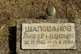 20180623__00392-14 Rue Varonu, cimetières des frères de Riga (Bralu Kapi). Le cimetière accueille aussi d'anciens vétérans et les titulaires de la médaille militaire de Lāčplēsis,...
