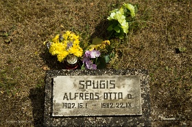 20180623__00392-18 Rue Varonu, cimetières des frères de Riga (Bralu Kapi). Le cimetière accueille aussi d'anciens vétérans et les titulaires de la médaille militaire de Lāčplēsis,...