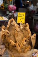 20180620__00257-67 Marché central, hall des poissons, brêmes fumées