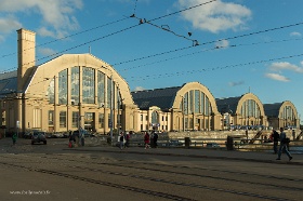 20180622__00735-574 Voyage Lettonie, 4 des 5 halles du marché central, construit en 1924 en récupérant partie de hangars à dirigeables de l'aérodrome de Vainode.