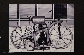 20180622__00735-10 Musée automobile de Riga, Daimler, 1885, premier brevet moteur essence à carburateur, dénommé